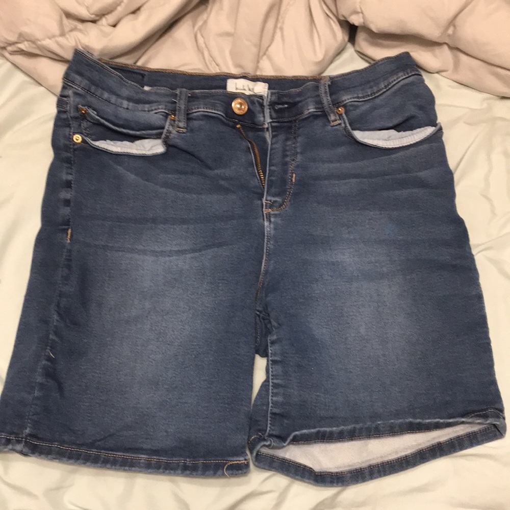 Size 11 long denim shorts. Soho high rise. Very comfy.